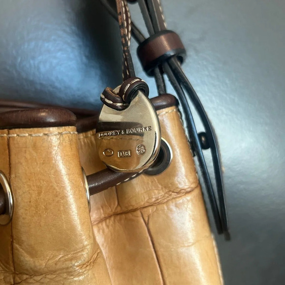 Dooney and Bourke pebble cinched drawstring leather purse vintage good condition - Picture 5 of 16